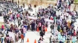 Pak Jokowi - Berkerumun Dulu Baru Surat Edaran Wako Pekanbaru Selaku Ketua Gugus Tugas Keluar