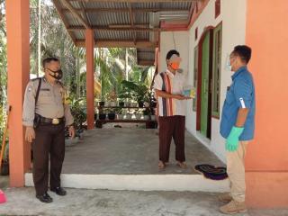 Mantap, PT TPP dan Polisi Salurkan Vitamin Untuk Warga Terpapar Corona