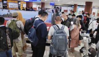 Kerumunan di Bandara SSK II Pekanbaru Tak Terpantau Satgas Covid-19