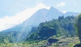 Asyik Ngevlog, Wisatawan ke Kali Talang Gunung Merapi Tewas Masuk Jurang