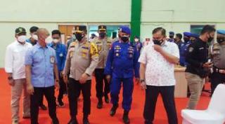 Bhakti Sosial Polri, Kapolda Riau Bagikan Sembako dan Vaksin 500 Warga