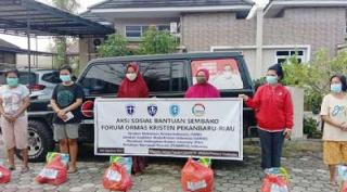 Ormas Kristen Riau Bagikan 100 Paket Sembako untuk Simiskin dan Warga Isoman