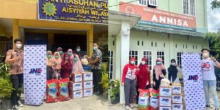 Cara JNE Pekanbaru Memaknai Momentum Kemerdekaan dengan Semangat Berbagi