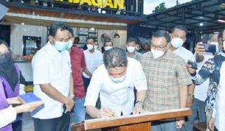 Bupati Rohil Ngopi di Kedai Coffe Baru di Kota Bagan