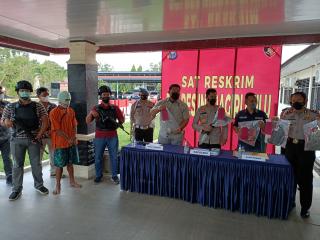 Leher Bocah Dikapak Hingga Putus, Pelakunya Tetangga