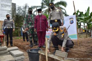 Lagi, Polres Inhu Bedah Rumah Warga Miskin di Kelayang