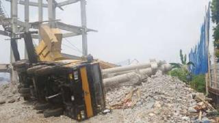 Operator Crane Roboh Mengenai 3 Orang Warga Depok Sempat Dikeroyok Warga