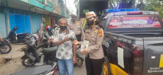 Razia Sambil Beramal, Ops Zebra Inhu Diwarnai Bagi-Bagi Masker dan Sembako