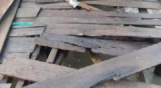 Gelombang “Meno Utara” Luluh Lantakkan 426 Rumah Warga Suku Laut di Inhil