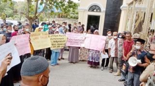 Politik Buruk Dipertontonkan Oknum Pejabat Kampar “Kades Sudah Ditetapkan Menang Tapi Tak Dilantik”