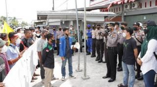 Kerja Dikelilingi Bom Tiap Hari Ratusan Crew PT GSI di Meranti Belum Digaji