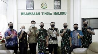 Pangdam XVI/Pattimura Mayjen TNI Richard Tampubolon Kunjungi Kajati Maluku