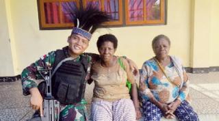 Bukan Sekedar Diucapkan, “Kitorang Basudara” Dibuktikan Satgas Yonif 126/KC Dengan Warga Perbatasan