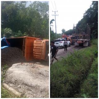 Jalan Berlobang, Truck ODOL Muatan Batubara Terbalik di Airmolek Inhu