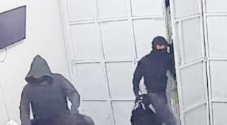 Kawanan Maling Pembobol Kantor Ponsel di Banjar Terciduk Kamera