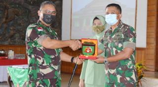 Brigjen TNI E. Reza Pahlevi Pimpin Acara Tradisi Korps Penyerahan Tugas