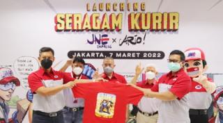 Dengan Seragam Baru, Kurir JNE Tampil Beda!