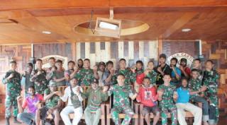 Satgas Pamtas Yonif 126/KC Laksanakan Komunikasi Sosial Dengan Tokoh Pemuda