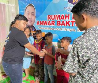 Dirut Anwar Bakti Institute Dewata Sakti Berbagi Bersama Adik-Adik Binaan