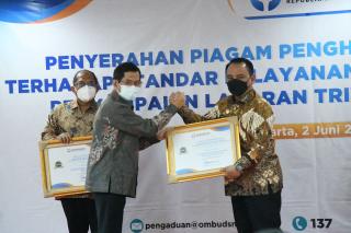 Ombudsman RI Berikan Penghargaan Predikat Kepatuhan Kepada Kemenkumham 