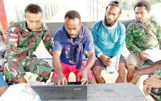 Satgas Yonif 126/KC Transfer Ilmu Operasikan Laptop, Ini Kata Pemuda Papua