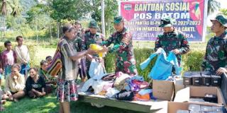 Dibantu Pakaian, Warga Perbatasan Papua Ucapkan Ini Pada TNI