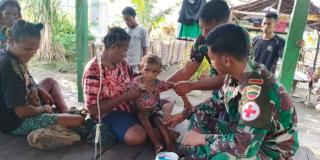 Tim Kesehatan Pos Batom Sigap Obati Anak Alami Demam Tinggi dan Kejang-kejang