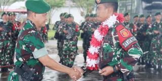 Satgas Yonarmed 1 Kostrad Disambut Oleh Pangdam XVI/Pattimura
