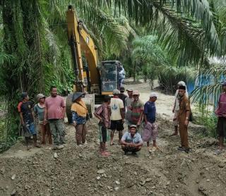 Pasca Di Periksa Polres Langkat, Di Duga "H" Rusak Akses Jalan Warga, AMSUB : Usut Tuntas
