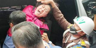 Histerisnya Tersangka Wanita Emas Korupsi @susipudjiastuti ; Ayo Wanita Bermartabat