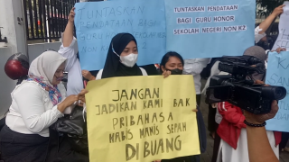 Guru Non ASN Geruduk Kantor Walikota Medan : Di saat BBM Naik, Intensif dan Gaji Belum Keluar