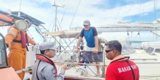 Alami Kebocoran, Stasiun Bakamla Kupang Evakuasi Kapal Yacht New Zealand
