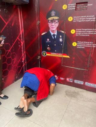 Luar Biasa ...Jaksa Rohil Bebaskan  Tersangka Pencurian Sepeda Motor Melalui RJ! Tersangka Harbani Sembah Sujud 
