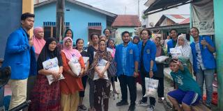 Komunitas Persaudaraan Mahasiswa UMSU Salurkan Ratusan Makanan Dan Beras Di Sekitaran UMSU