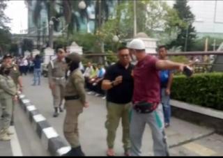 Boasa Sebut Kota Medan Intoleran, Laskar Awali Akan Bubarkan Ibadah GEKI Di Atas Trotoar Walikota Medan