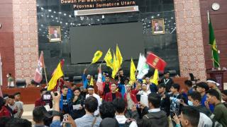 Tolak Perppu Nomor 2 Tahun 2022, Mahasiswa Duduki Ruang Paripurna DPRDSU