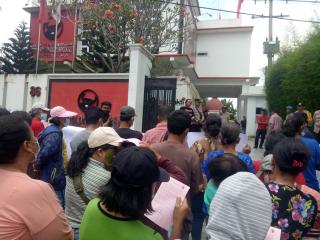 Minta David Sinaga Di Copot, Kantor PDI P Sumut Di Geruduk Massa, Rapidin Simbolon Bungkam