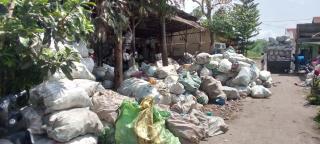 Gudang Butut di Kelurahan Terjun Medan Marelan Ini Bikin Resah Warga : Kami Akan Demo Minta Tutup