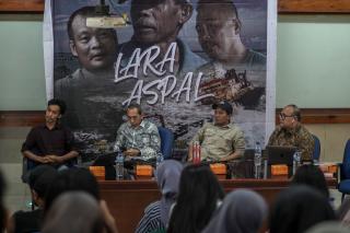 Lara Aspal Tayang Perdana, Mendesak Perusahaan Dan Pemerintah  Mendesak Perusahaan Tanggung Jawab Aspal Di Laut Nias