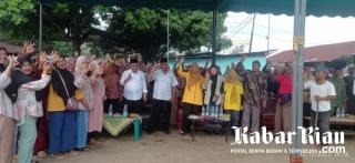 Kampanye Tatap Muka! Caleg DPR RI DR Hj Karmila Sari Disambut Ratusan Masyarakat Simpang Benar 