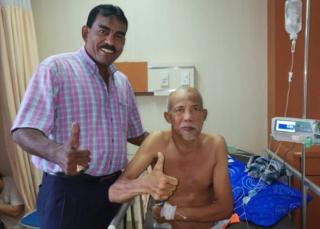 Julius Raja Caleg Dapil 5 DPRD Kota Medan Bantu Kursi Roda Pada Mantan Pelatih PSMS