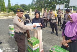 Keluarga Besar Polsek Pujud Berbagi Bingkisan Jelang Hari Raya Idul Fitri