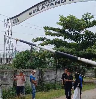 Warga Kawasan Perumahan Selayang Indah Tolak Suruhan Ashari Bongkar Portal Gapura