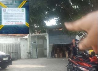 Di Duga Kebal Hukum, Gudang PT MMI Gang Mandor Medan Kecamatan Medan Timur Lepas Segel Satpol PP