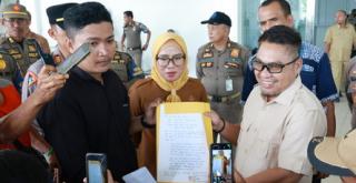 Unjuk Rasa Aliansi Nelayan di DPRD Kepri, Minta Izin dan Aktivitas Tambang Pasir Laut Pulau Poto Dihentikan