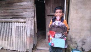 Bantuan Donatur Ke Rumah Yatim Riau Disalurkan Pada Siswa di Rumbai
