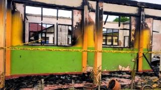 13 Ruangan SMP Negeri I Rambah Jadi Abu, Mobil Water Cannon Polres Rohul Diterjunkan