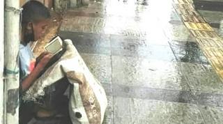 Bocah Pemulung di Garut Viral di Instagram