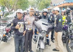 Kamseltibcar Lantas Polres Bintan Bagikan Stiker Pada 86 Moge