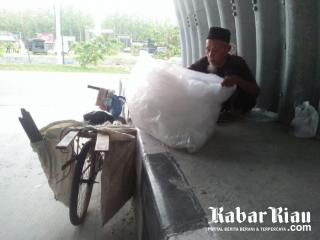 Bantuan Biaya Hidup Rumah Yatim Dari Donatur Disalurkan Pada Lansia di Pekanbaru